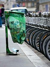 https://upload.wikimedia.org/wikipedia/commons/thumb/a/a1/Trash_bin_in_Paris.jpg/170px-Trash_bin_in_Paris.jpg