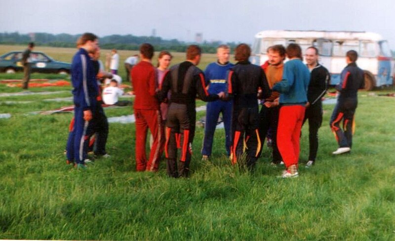 File:Trening spadochroniarzy do RW-6 1996.jpg