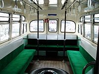 旧来のバスの三方シートの例