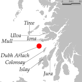 Umístění Dubh Artach a sousedních ostrovů.