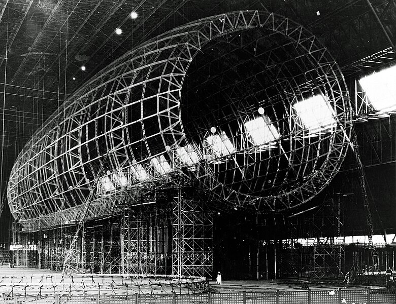 File:USS Akron under construction, nov 1930.jpg