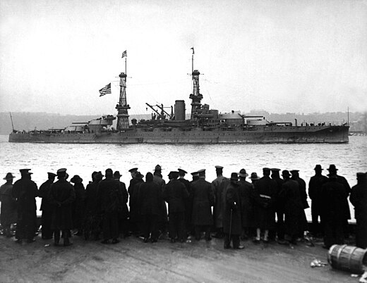 Arizona at the New York City naval review, leading ten dreadnoughts that paraded past Secretary of the Navy Josephus Daniels
