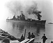 USS Boise (CL-47) ankommer Philadelphia Naval Shipyard, for reparasjon av kampskader, i november 1942 (80-G-300235) .jpg