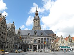 Veurne, Belfort (oeg16700) en voormalig stadhuis (oeg16699) positie2 foto8 2013-05-11 15.11.jpg