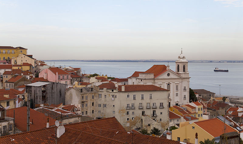 File:Vistas de Lisboa desde el Mirador de Santa Luzia, Portugal, 2012-05-12, DD 03.JPG