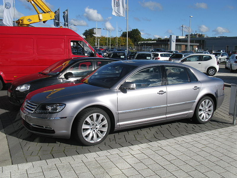 File:Volkswagen Phaeton 3.0 TDi (11029434166).jpg