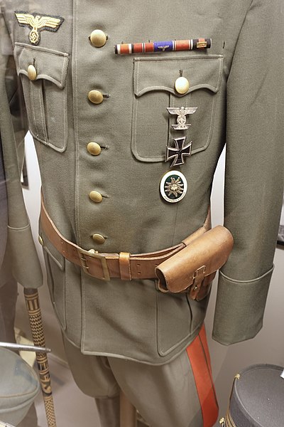 File:WW2 Wehrmacht Heer General der Gebirgstruppe uniform of Hubert Lanz tunic Heeresbergführer-Abzeichen Clasp to the Iron Cross Spange zum Eisernen Kreuz Medal ribbon bars holster breeches lampasses etc Lofoten Krigsminnemuseum Norway.jpg