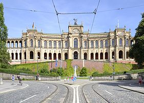 Façade ouest du Maximilianeum, siège du Landtag de Bavière. (définition réelle 4 215 × 3 025)