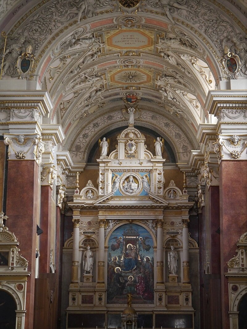 Wien Schottenkirche Innen Chor.JPG