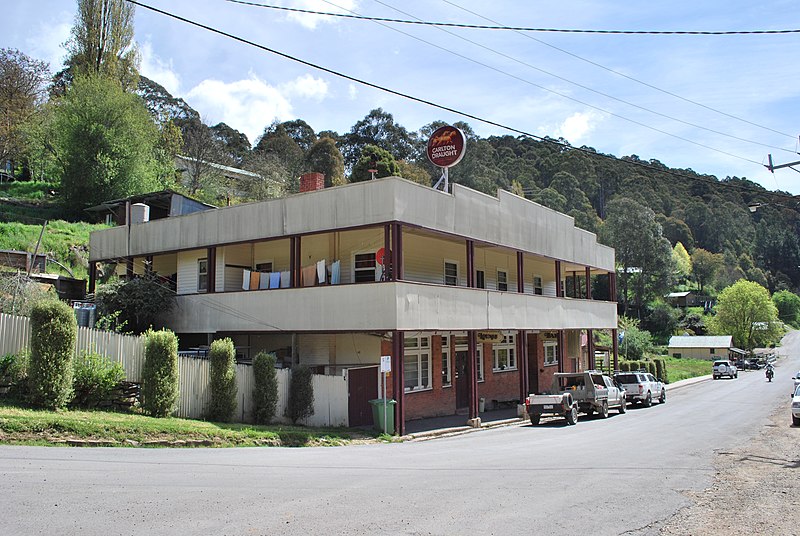 File:Woods Point Commercial Hotel 001.JPG