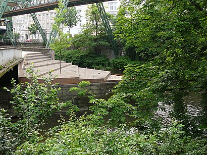 So kommt man zu der Gerichtsinsel mit den Öffentlichen - Mehr zum Ort Hier