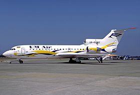 De Yakovlev Yak-42 UR-42352 die betrokken was bij de crash, in 2001 op de luchthaven van Antalya.