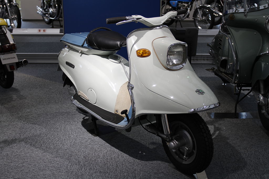 File:Yamaha Scooter SC-1 1960 in Collection Hall.jpg - Wikimedia Commons