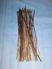 Fifty yarrow (Achillea millefolium) stalks,used for I Ching divination. Yarrow stalks for I Ching.JPG