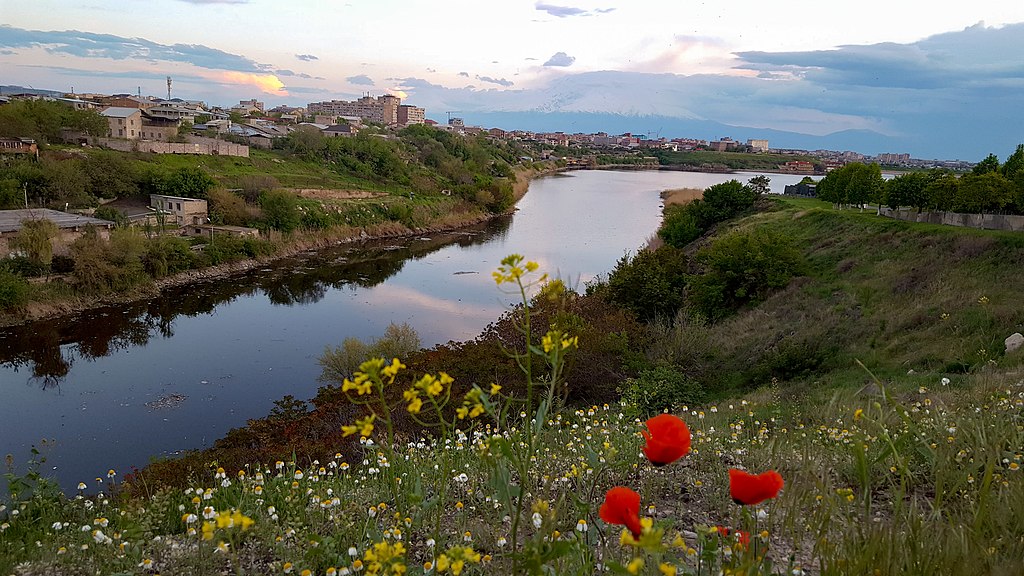 Zangu-Yerevan lake 02.jpg