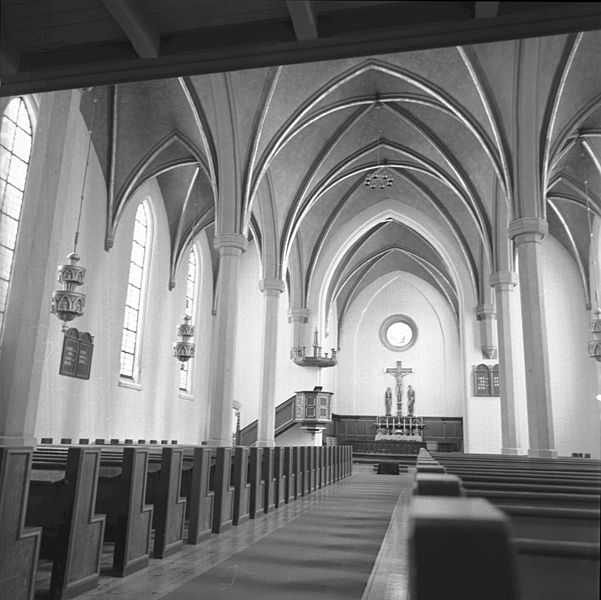 File:Østre Aker kirke interiør c1965 Henrik Ørsted OMU OB.A11631.jpg