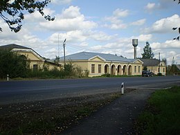 El edificio de la estación de correos en el pueblo de Chirkovitsy.