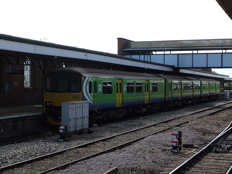 File:150012 at Worcester Shrub Hill railway station - DSCF0625.JPG