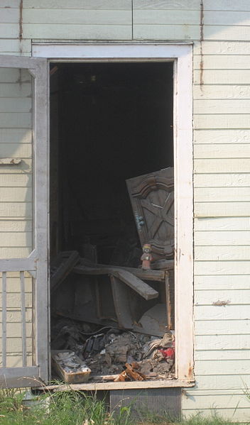 File:1June06Lower9thHouseGPS187Doorway.jpg