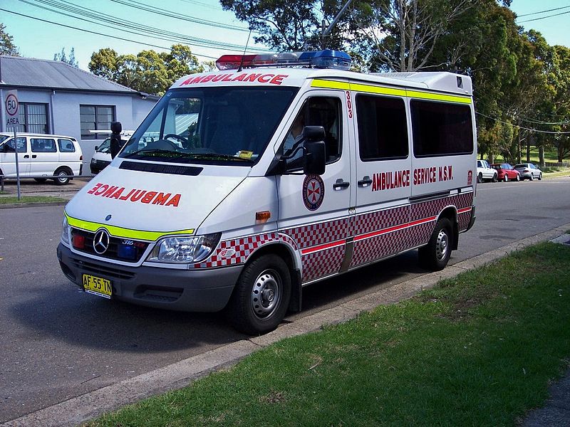 File:2005 Mercedes Benz Sprinter 316 CDi ambulance (5350159223).jpg