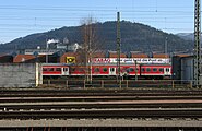 Gleisanlagen südlich des Freiburger Hauptbahnhofes, dahinter der inzwischen abgerissene Postbahnhof vor dem Brombergkopf