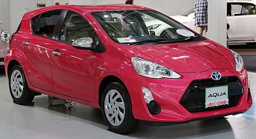 2015 Toyota Aqua (cropped)