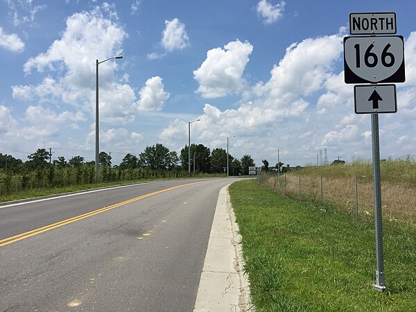 View north at the south end of SR 166 at US 17 in Chesapeake