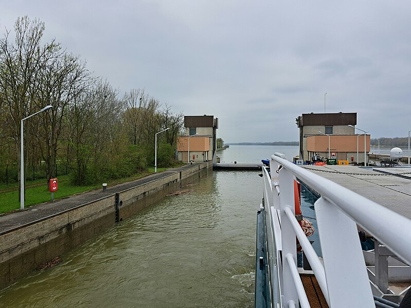 File:20230420.Kanalschleusen an der Donau.-022.jpg