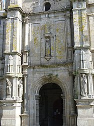 The statue of Saint-Thégonnec over the porch entrance