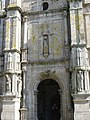 Über den Südportal in einer Nische der Kirchen-Heilige Saint Thegonnec-Eglise Notre Dame de Saint Thegonnec