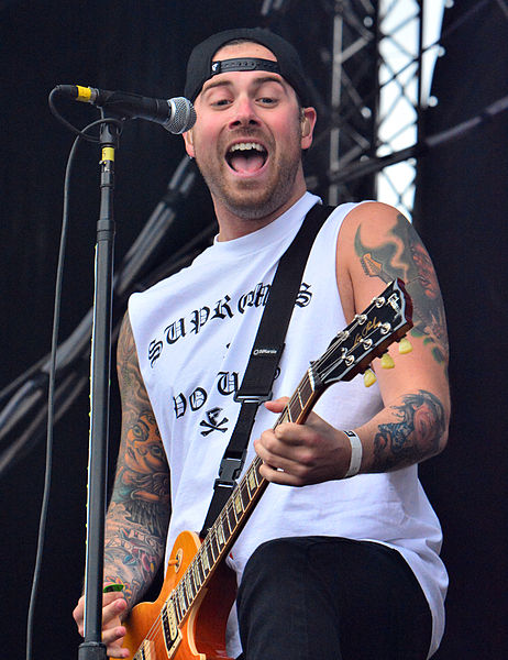 File:A Day to Remember - Kevin Skaff – Elbriot 2014 02.jpg