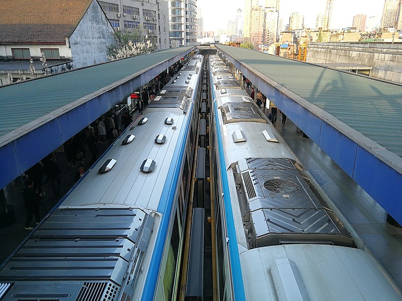 File:Above the platforms of Qiaokou Road Station of Wuhan Metro Line 1.jpg