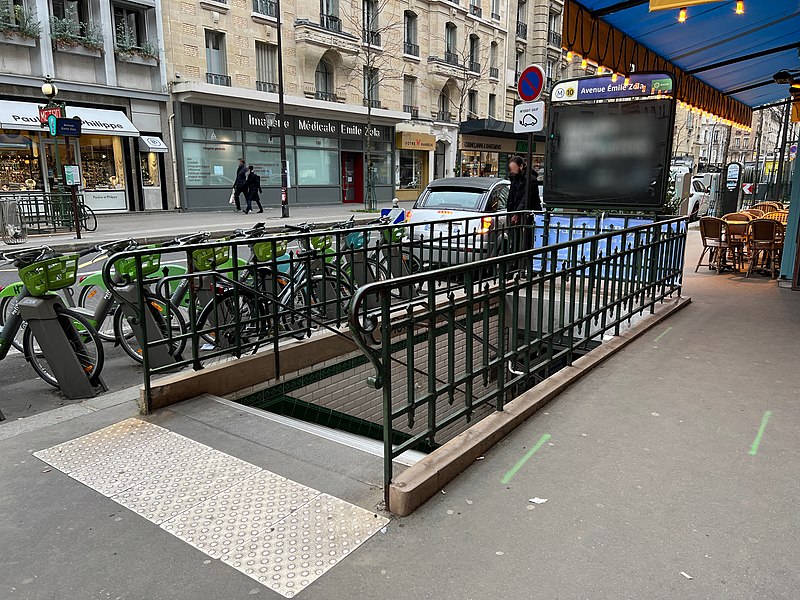 File:Accès Station Métro Avenue Émile Zola Avenue Émile Zola - Paris XV (FR75) - 2022-01-23 - 1.jpg