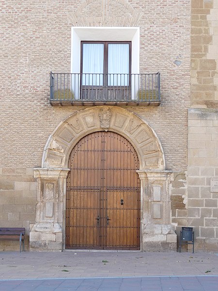 File:Albalate de Cinca - Palacio ducal de Solferino - Portada 17.jpg