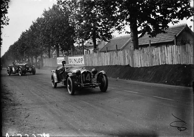 File:Alfa Romeo 14 of Zehender and Marinoni at the 1931 24 Hours of Le Mans.jpg