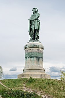 Alise-Sainte-Reine statue Vercingetorix par Millet 2.jpg