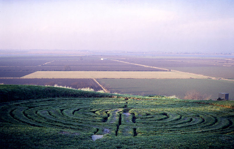 File:Alkborough Turf Maze.jpg