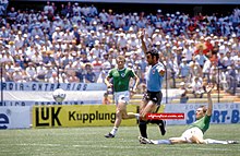 Antonio Alzamendi scoring for Uruguay v West Germany Alzamendi gol alemania.jpg