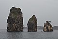 海上に屹立する三郎岩