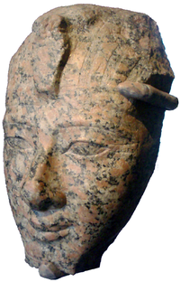 Estátua de Amenófis II, em exposição no Brooklyn Museum