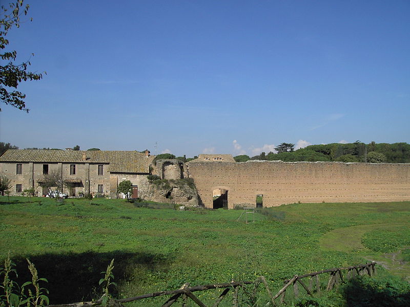 File:Appia Antica - circo di Massenzio 007.JPG