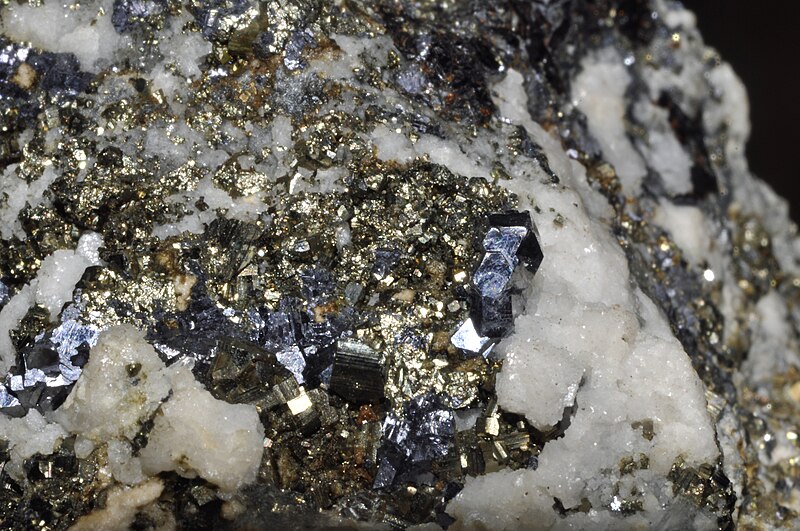 File:Arsénopyrite et pyrite 2 .jpg