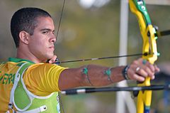 Atleta da Forca Aerea Brasileira, da modalidade de tiro com arco, Bernardo Oliveira (27898871690).jpg