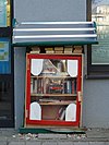 Bücherregal Rosa-Bavarese-Straße 21 - München - 2022-01-30 - 478c.jpg