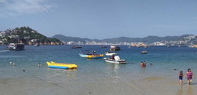 File:Bahía de Acapulco, Guerrero, México.jpg
