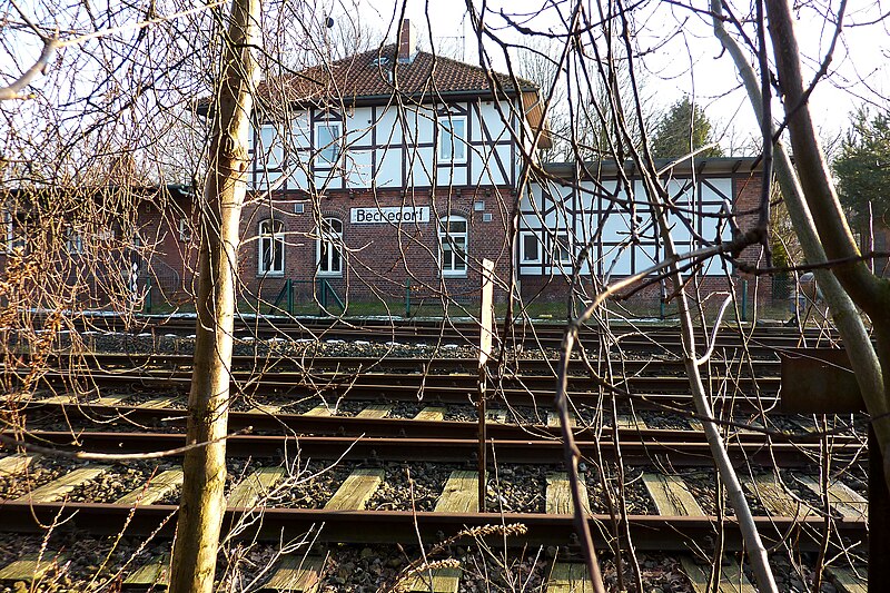 File:Bahnhof Beckedorf.jpg