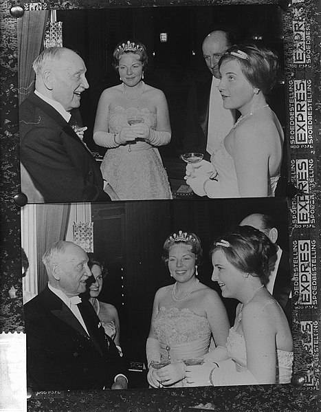 File:Bal in Wenen, president Scharf (Oostenrijk), Beatrix en Margriet, Bestanddeelnr 913-6071.jpg