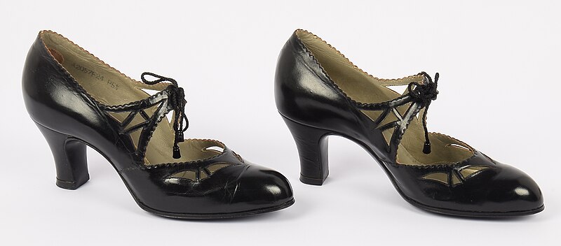 File:Bandschoenen zwarte chevreau, merk Lafaut Shoe, schoenfabriek Lafaut-Mestdagh, Izegem, 1940-1950, collectie Eperon d Or, S-02142.JPG