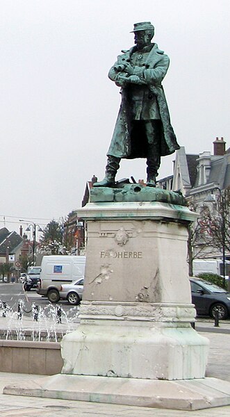 File:Bapaume statue Faidherbe 1.jpg