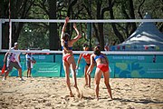 Deutsch: Beachvolleyball bei den Olympischen Jugendspielen 2018; Tag 8, 14. Oktober 2018; Mädchen, Achtelfinale – Bolivien-Puerto Rico 0:2 (18–21/18–21 ) English: Beach volleyball at the 2018 Summer Youth Olympics at 14 October 2018 – Girls Round of 16 – Bolivia-Puerto Rico 0:2 (18–21/18–21 )